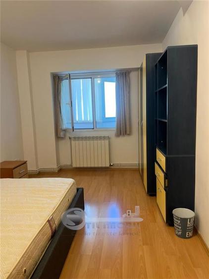 Apartament cu 3 camere decomandat în Nicolina