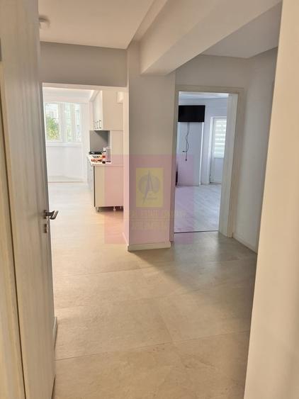 Apartament cu 3 camere decomandat în Decebal