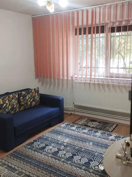 Apartament cu 2 camere decomandat, mobilat în CET