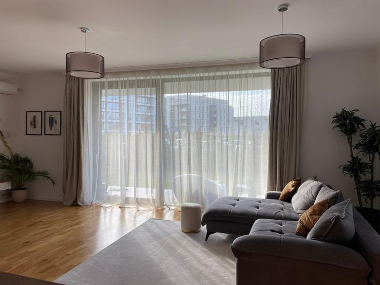 Apartament cu 4 camere decomandat în Băneasa
