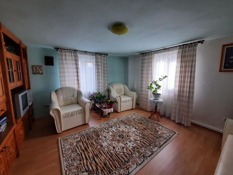 Casă cu 4 camere cu Garaj în Alexandru cel Bun