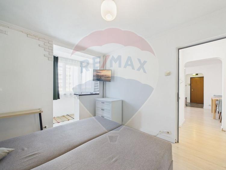 Apartament cu 2 camere semidecomandat, mobilat în Baba Novac