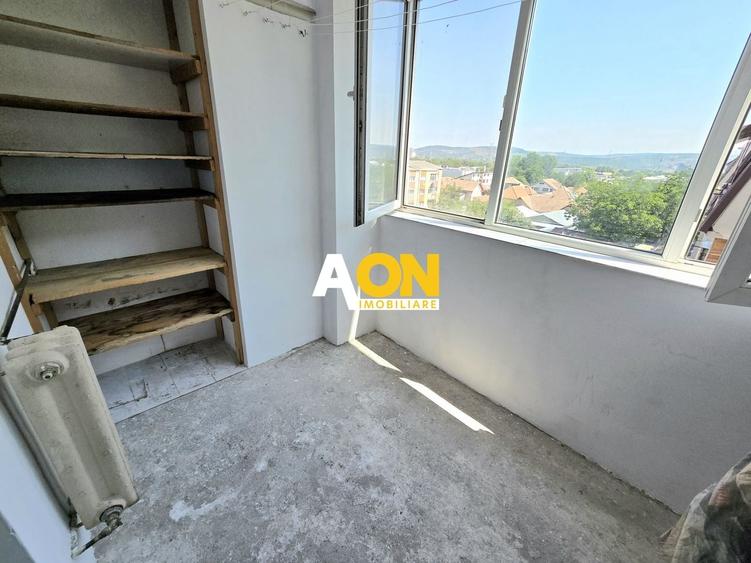 Apartament cu 4 camere decomandat, mobilat în Ampoi 3