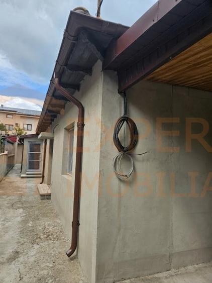 Casă individuală cu 5 camere cu Canalizare în Faleza Nord