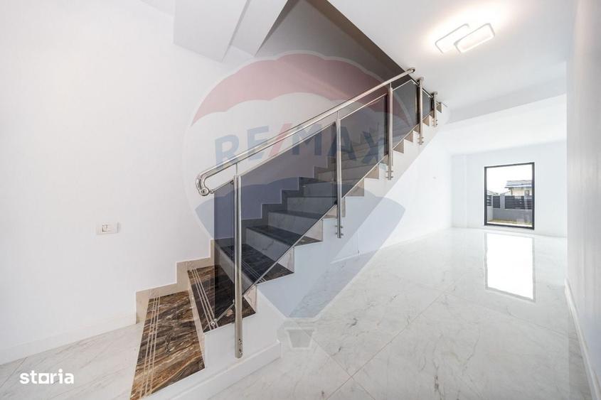 Casă cu 4 camere în Astra