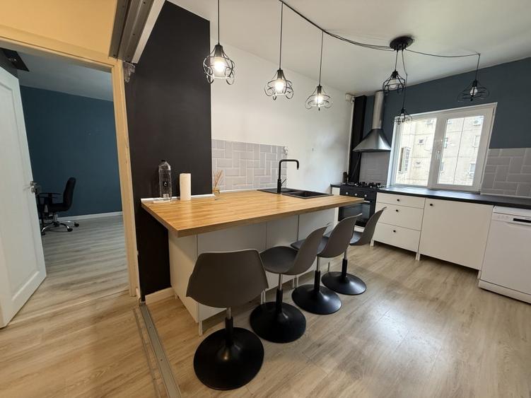 Apartament cu 3 camere decomandat, mobilat în Tineretului