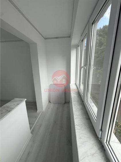 Apartament cu 3 camere semidecomandat în Tomis Nord