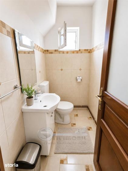 Apartament cu 4 camere în Podu Roș