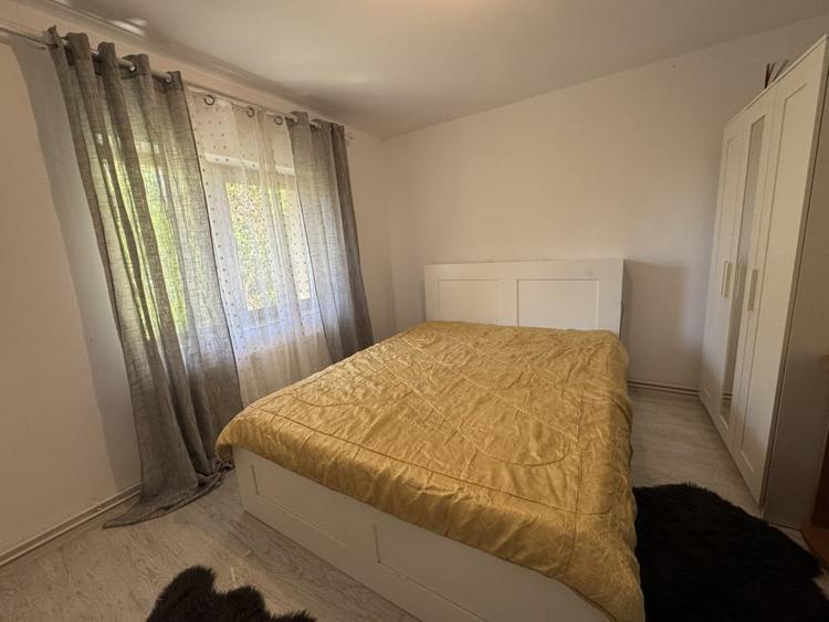 Apartament cu 3 camere decomandat în Între Lacuri