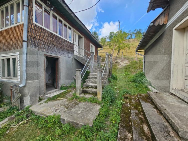 Casă cu 5 camere cu Teren 1855 Mp în Tomuțești