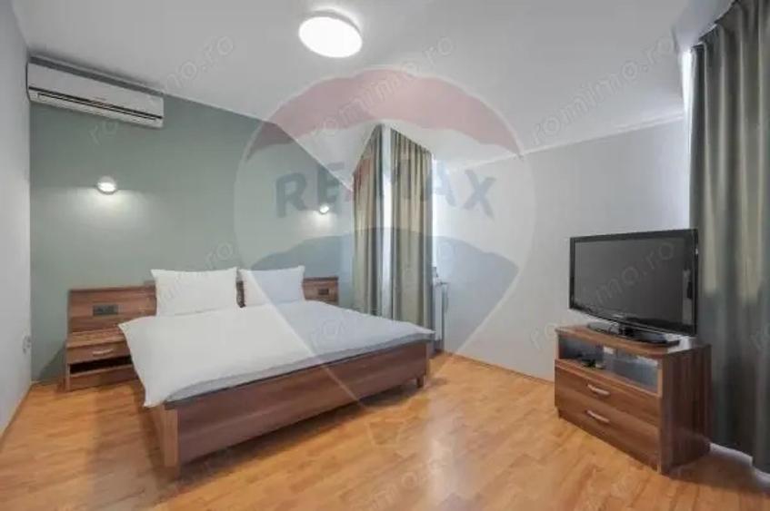 Casă cu 16 camere cu Teren 5375 Mp în Sânmartin