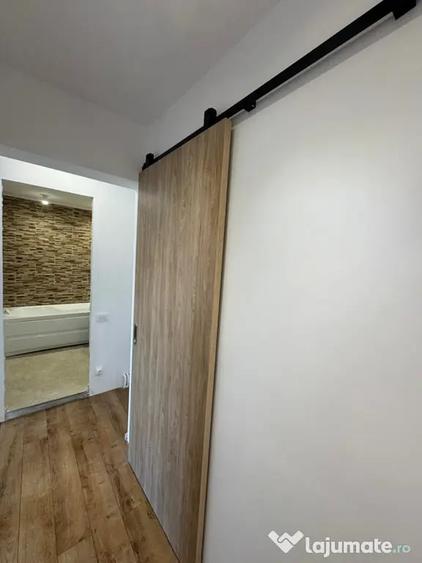 Apartament cu 3 camere decomandat în Ștefan cel Mare