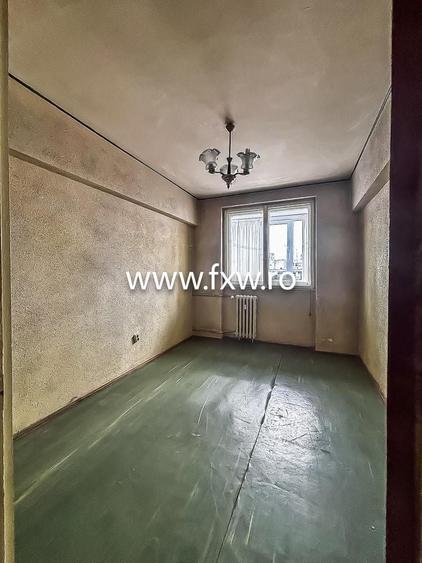 Apartament cu 3 camere decomandat în Drumul Taberei