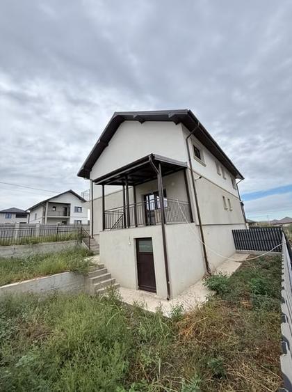 Duplex cu 4 camere cu Canalizare în Popas Păcurari