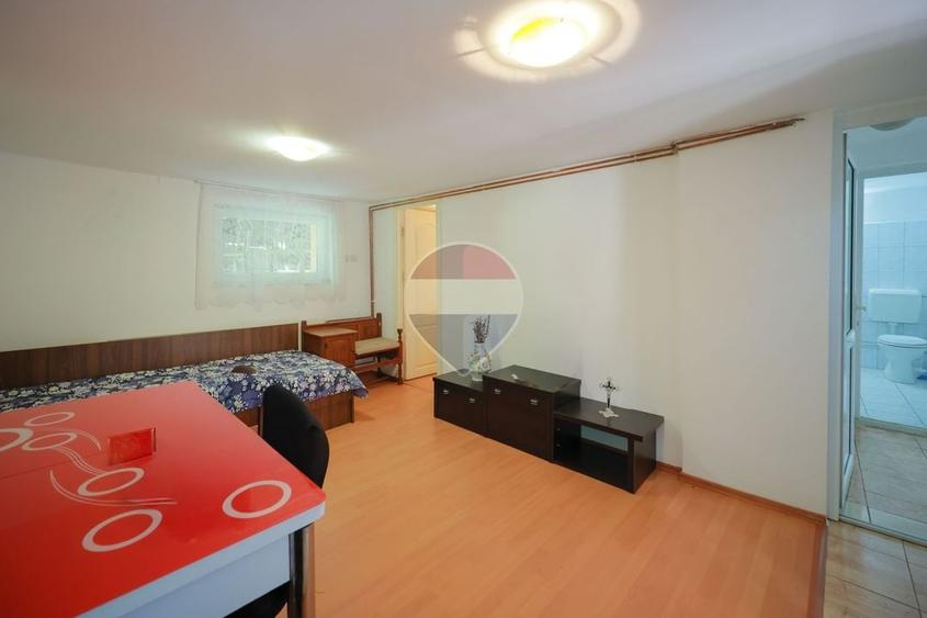 Casă individuală cu 7 camere cu Teren 771 Mp în Sântandrei