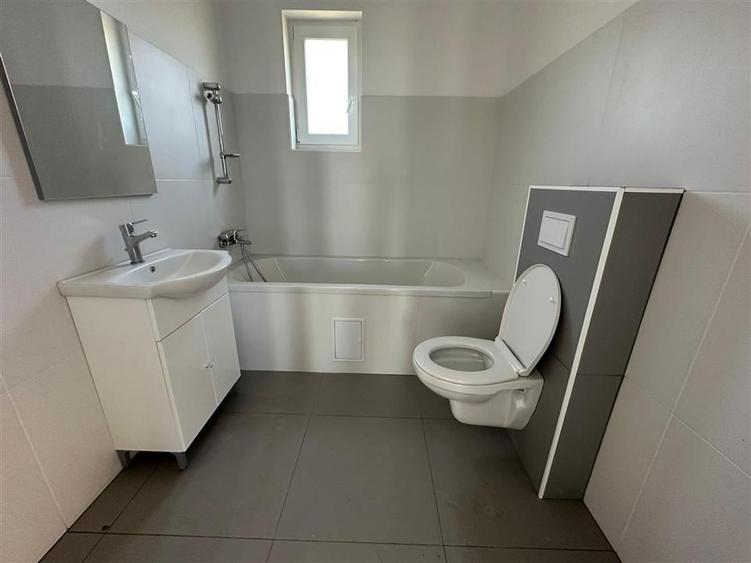 Casă individuală cu 3 camere cu Teren 265 Mp în Exterior Vest