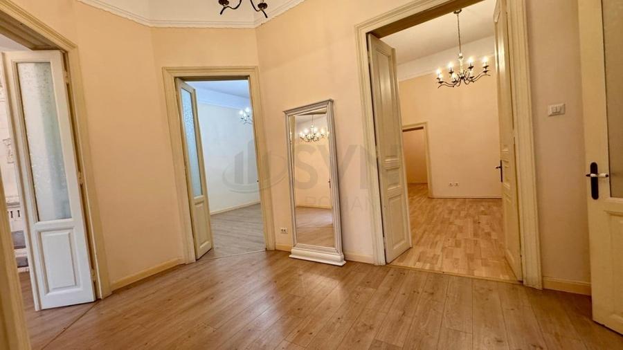 Casă individuală cu 7 camere cu Canalizare în Dacia