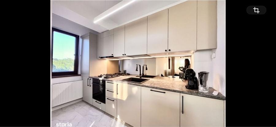 Apartament cu 3 camere semidecomandat în Parcul Carol