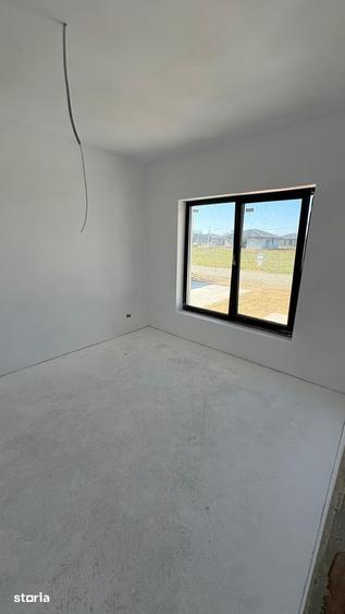 Casă cu 4 camere cu Teren 553 Mp în Sântandrei