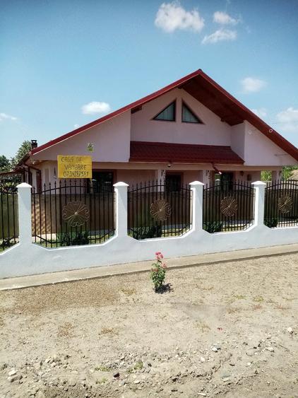 Casă cu Teren 1388 Mp în Dragalina