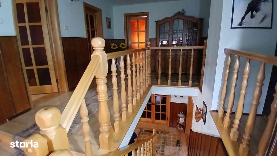 Casă cu 7 camere cu Teren 700 Mp în Caransebeș