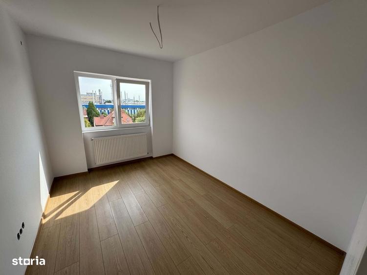 Apartament cu 4 camere decomandat în Central