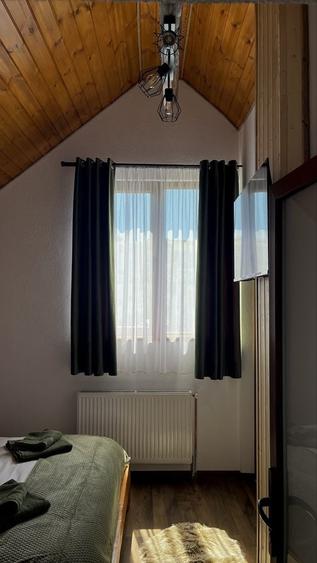 Casă cu 4 camere în Poiana Mărului