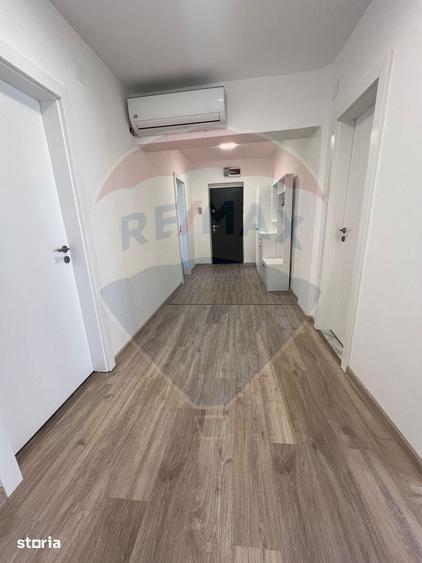 Apartament cu 4 camere în Polivalentă