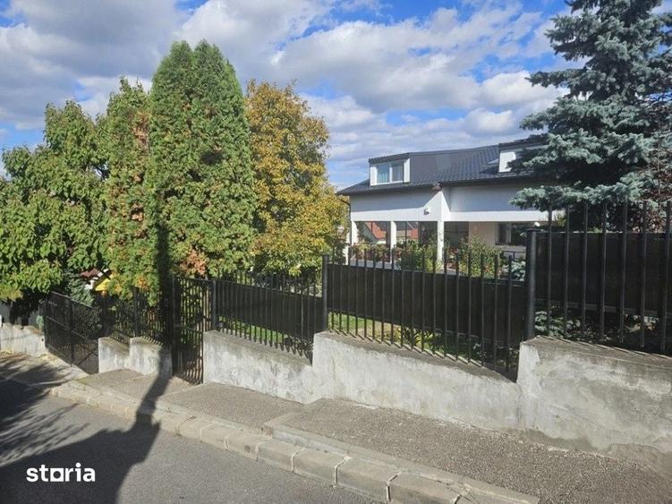 Casă cu 5 camere cu Teren 1400 Mp în Gruia