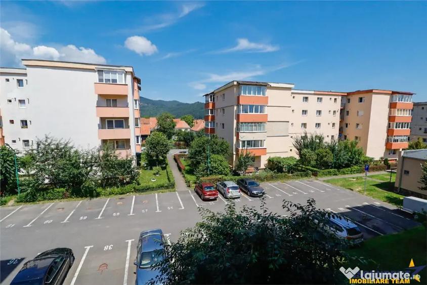 Apartament cu 2 camere decomandat în Zărnești