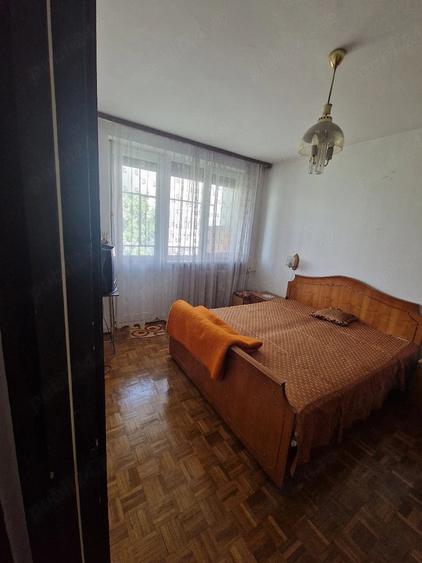 Apartament cu 3 camere semidecomandat în Dacia