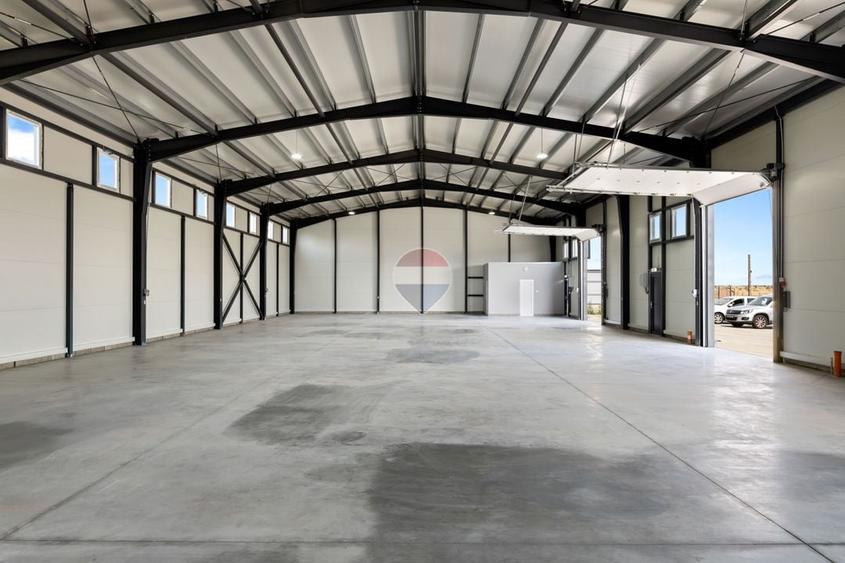 Spațiu industrial, de 570 mp, în Sânleani
