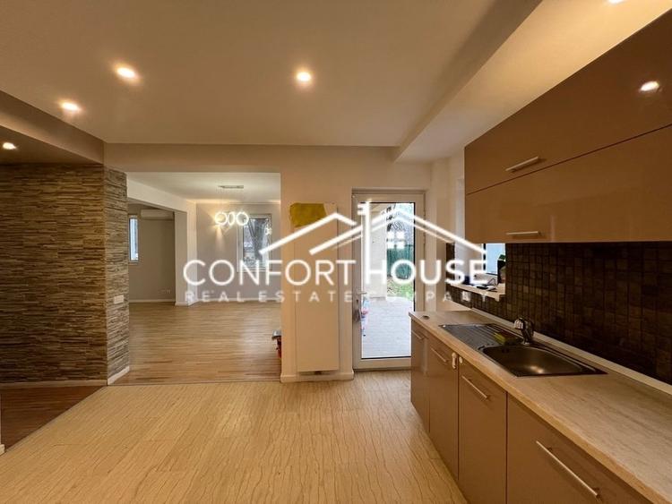 Duplex cu 7 camere cu Canalizare în Iancu Nicolae