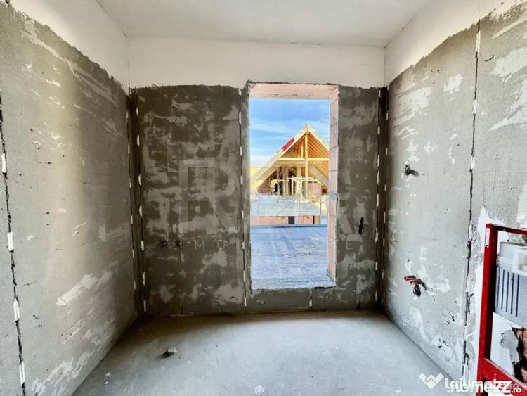 Apartament cu 3 camere semidecomandat în Matei Voievod
