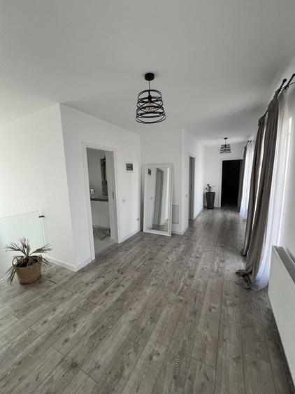 Casă cu 4 camere cu Teren 705 Mp în Central