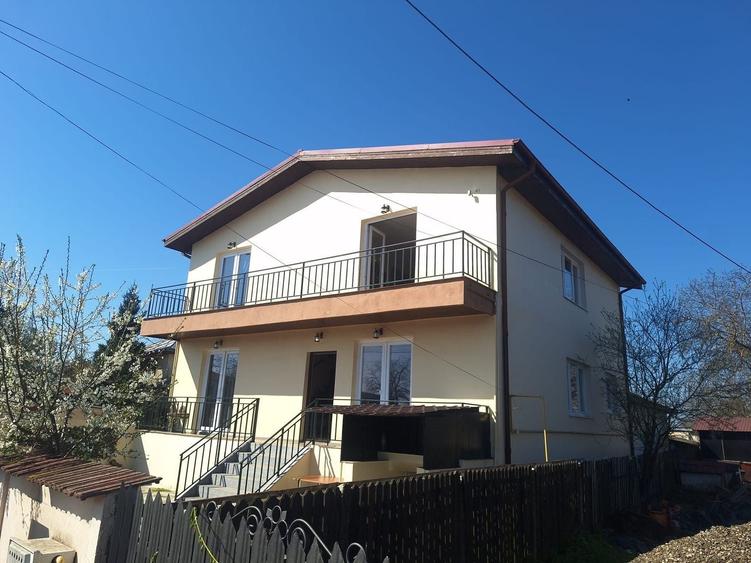 Casă individuală cu 6 camere cu Canalizare în Balotești