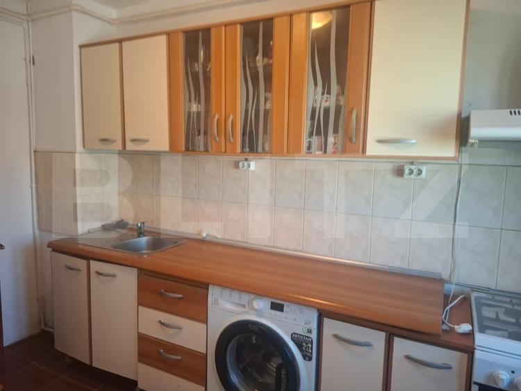Apartament cu 3 camere decomandat, mobilat în Micro 11