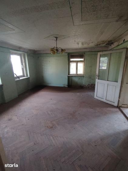 Casă cu 4 camere cu Teren 1554 Mp în Central