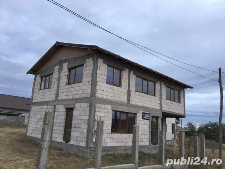 Casă cu 4 camere cu Teren 655 Mp în Braniștea