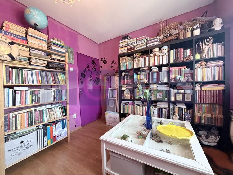 Apartament cu 4 camere semidecomandat în Central