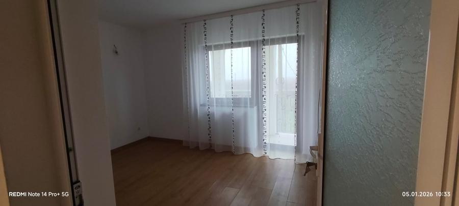 Casă individuală cu 5 camere cu Teren 1390 Mp în Radu Negru