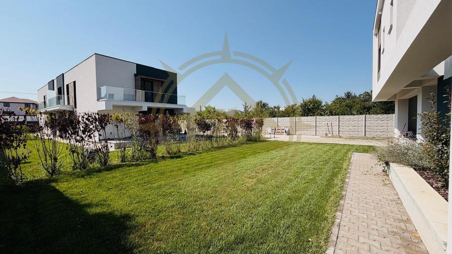 Casă cu 5 camere cu Canalizare în Corbeanca