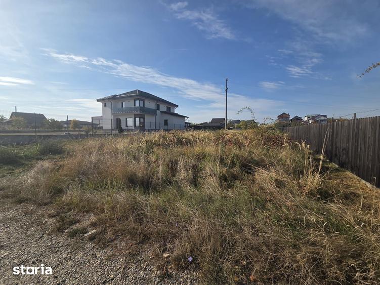 Teren de 374 mp, în Bradu