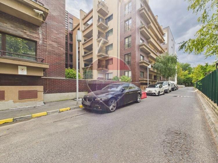 Apartament cu 3 camere decomandat, mobilat în Șoseaua Nordului