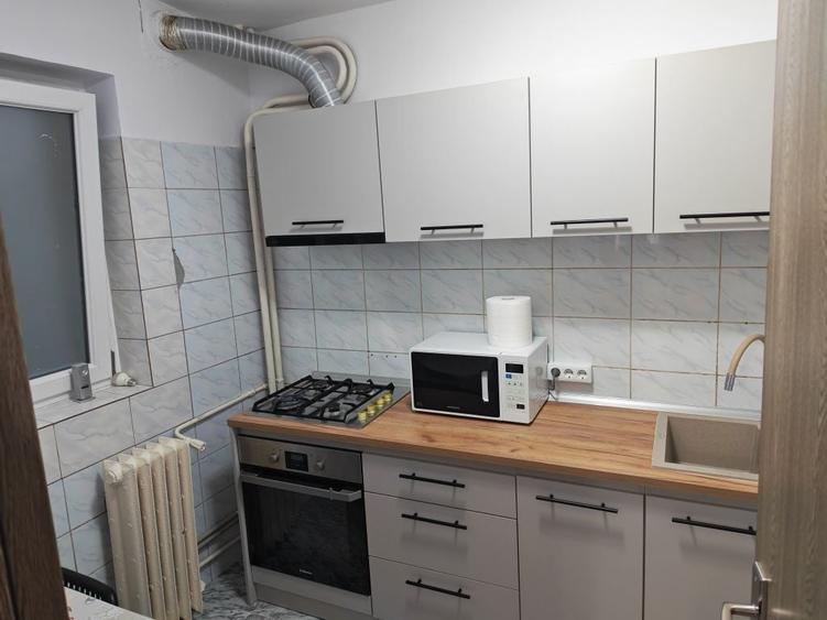 Apartament cu 3 camere decomandat în Fundeni