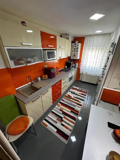 Apartament cu 3 camere decomandat în Central