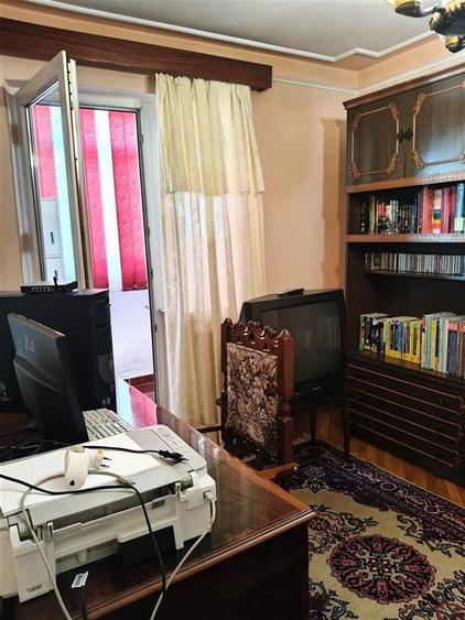 Apartament cu 3 camere semidecomandat în Viziru 1