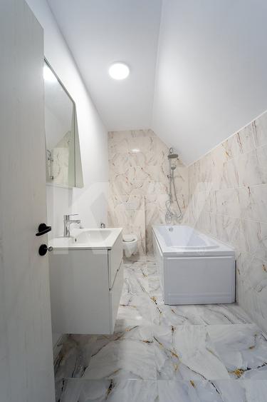 Casă individuală cu 4 camere cu Canalizare în Cristian