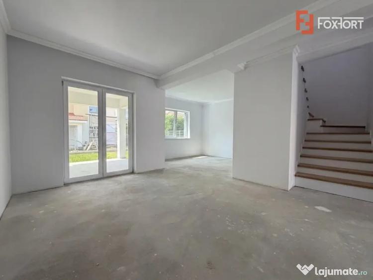 Casă cu 5 camere cu Teren 334 Mp în Dumbrăvița