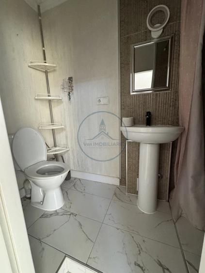 Spațiu comercial, de 1,000 mp, în Central